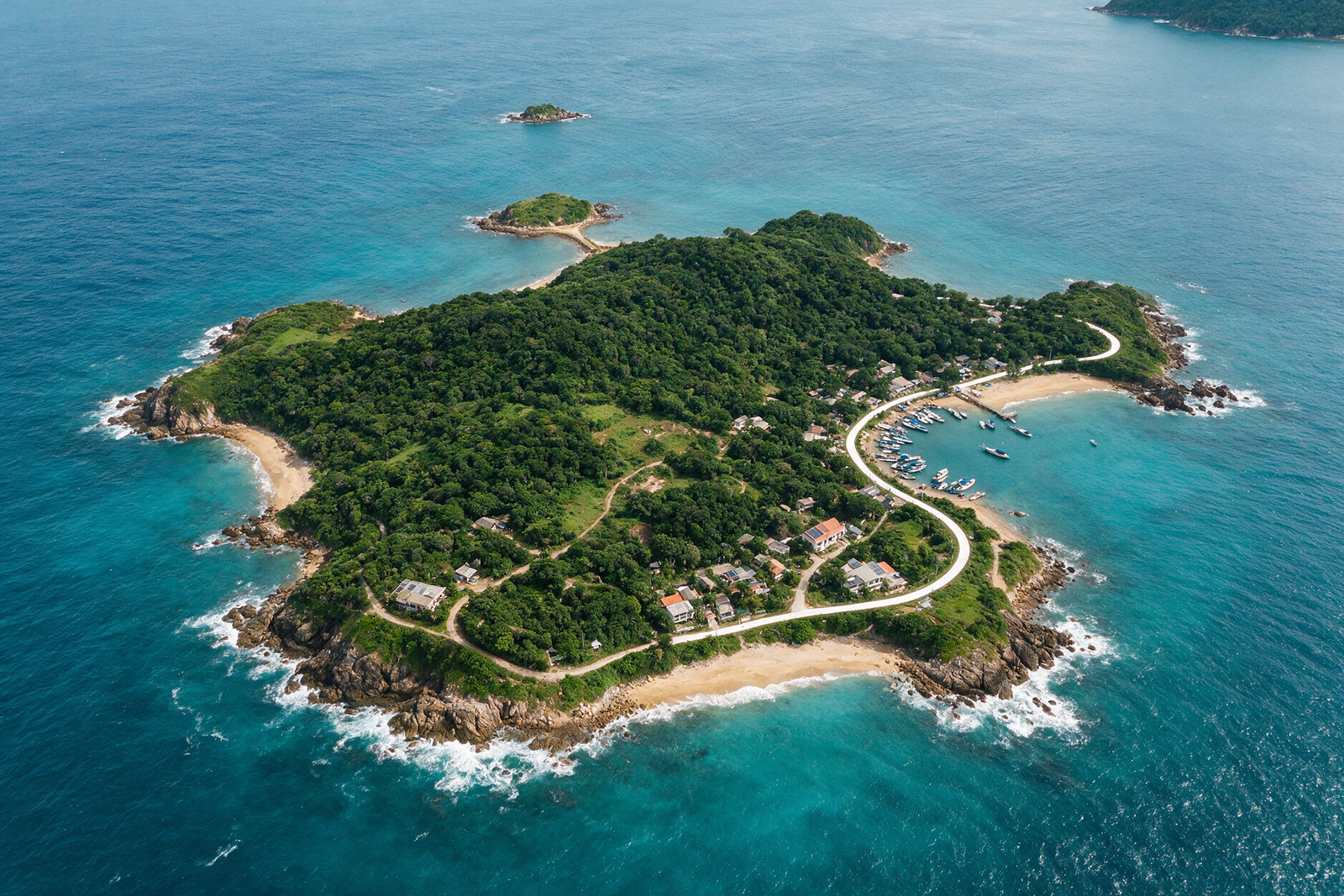 Aerial view of offshore island cluster representing JAFZA and RAK ICC offshore jurisdictions